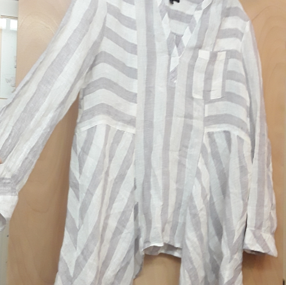 Linen White Grey laagenlook flowy Tunic Top Athena Marie